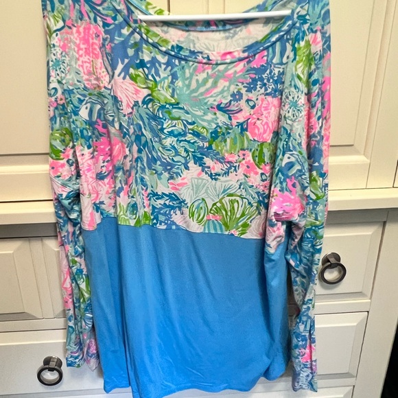 Lilly Pulitzer Tee - Picture 2 of 4